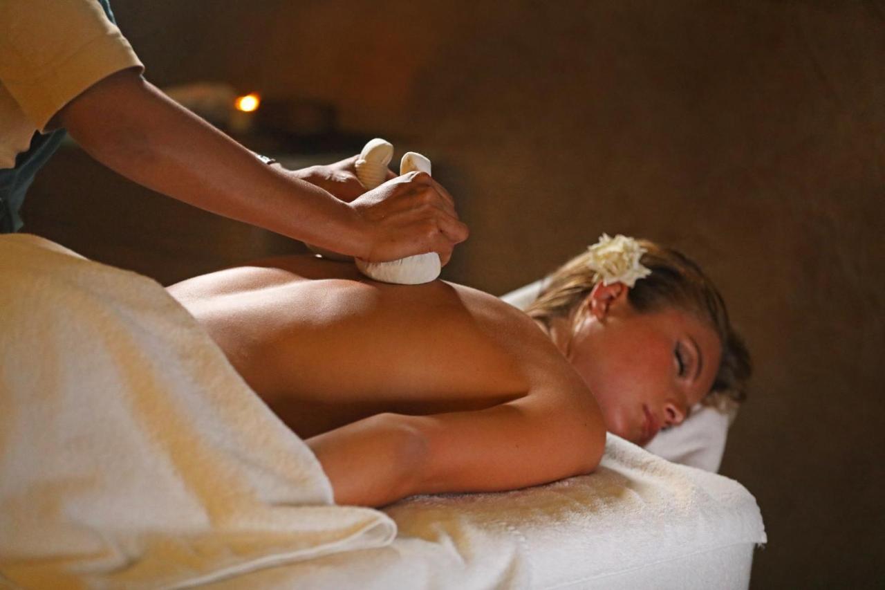 Hotel Jadali & Spa Marrakesh Exterior photo A woman receiving a massage with hot stones